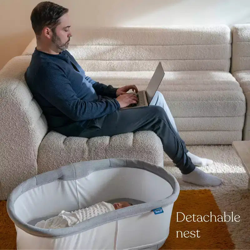 HALO BassiNest Connected Swivel Sleeper 3.0 Lit Cododo Intelligent - Gris : Hauteur Réglable, Pivotement à 360 Degrés, Vibrations, Sons et Chansons