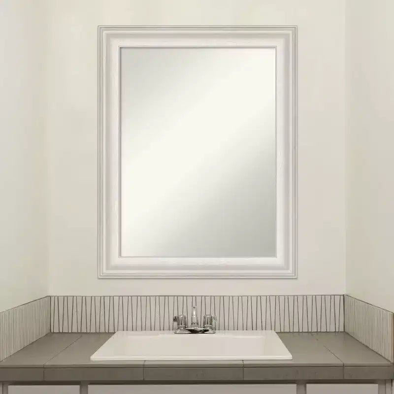 Miroir mural de salle de bain Trio blanc lavé argenté 23 po x 29 po sans biseau - Amanti Art : Rectangle moderne, quincaillerie de fixation incluse