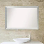 Miroir mural de salle de bain en bois non biseauté 40" x 28" Argent Sterling Brossé - Amanti Art : Moderne, Rectangulaire, Mural
