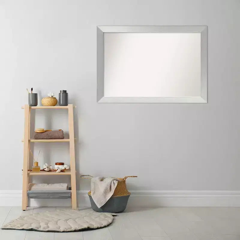 Miroir mural de salle de bain en bois non biseauté 40" x 28" Argent Sterling Brossé - Amanti Art : Moderne, Rectangulaire, Mural