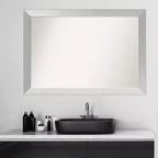 Miroir mural de salle de bain en bois non biseauté 40" x 28" Argent Sterling Brossé - Amanti Art : Moderne, Rectangulaire, Mural