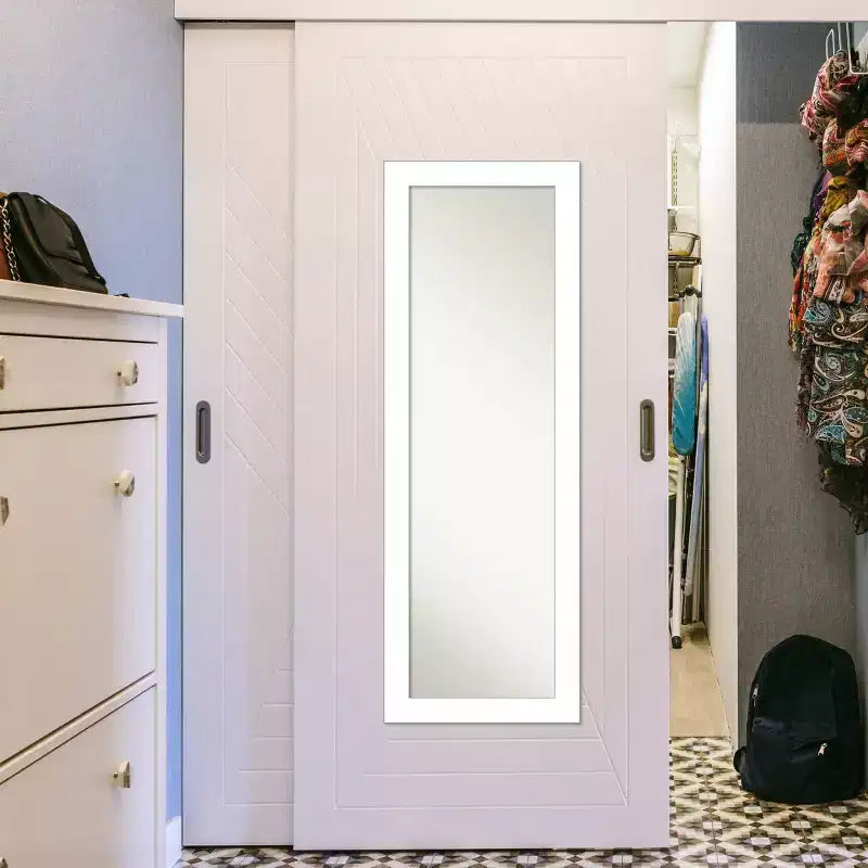 Amanti Art Miroir de porte encadré compensé de 18 po x 52 po Blanc : cadre moderne en polystyrène, aucun assemblage requis