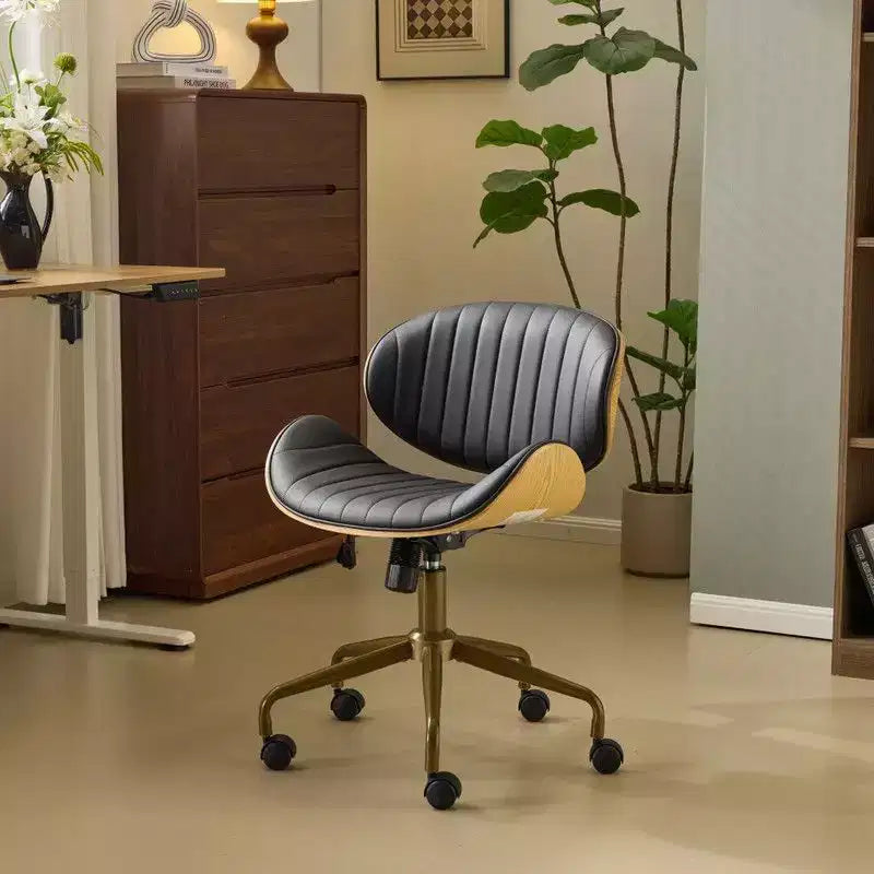 Karl Home | Chaise de bureau courbée en PU avec piètement bronze antique