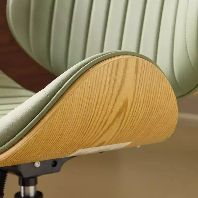 Karl Home | Chaise de bureau courbée en PU avec piètement bronze antique