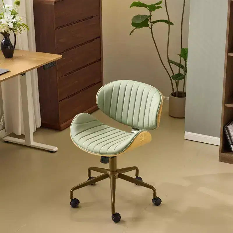 Karl Home | Chaise de bureau courbée en PU avec piètement bronze antique