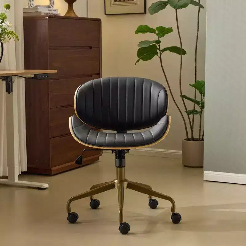 Karl Home | Chaise de bureau courbée en PU avec piètement bronze antique