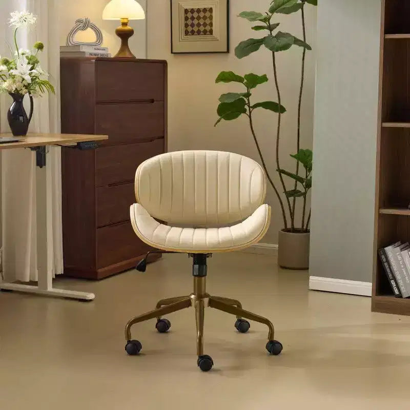 Karl Home | Chaise de bureau courbée en PU avec piètement bronze antique