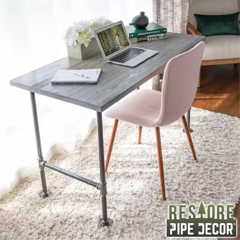 Bureau en bois massif gris Riverstone avec piètement en tuyaux industriels