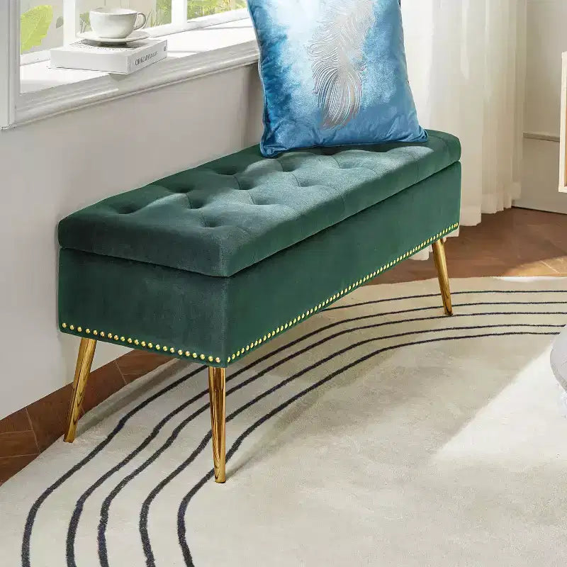 Banc de rangement Hippolytus avec garniture cloutée et capitonnage pour chambre à coucher | ART OF LIVING DESIGNS-NOIR