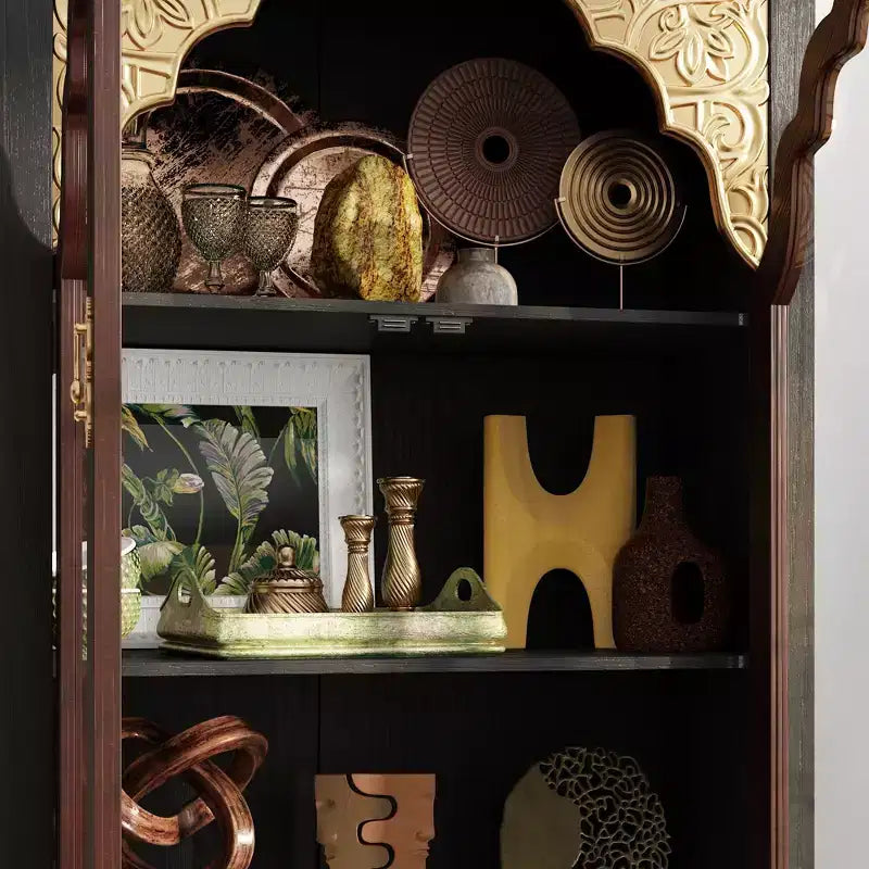 Meuble de rangement bibliothèque garde-manger de luxe vintage Famapy : Sculptures complexes, accents dorés, portes vitrées - Sublimez votre espace