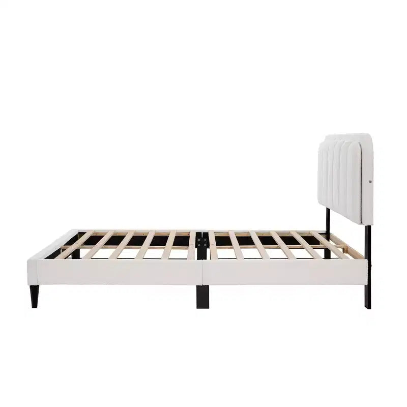 Lit avec tête de lit crème et pétales, cadre de lit rembourré en bouclé doux avec éclairage d'ambiance, taille double/grand (Full/Queen) - ModernLuxe