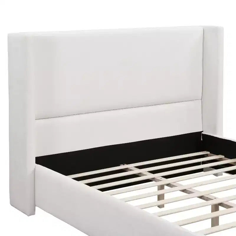 Lit Plateforme Rembourré Élégant avec Tête de Lit Haute à Ailettes, Cadre de Lit Queen/King Size, Blanc - ModernLuxe