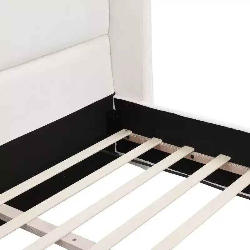 Lit Plateforme Rembourré Élégant avec Tête de Lit Haute à Ailettes, Cadre de Lit Queen/King Size, Blanc - ModernLuxe