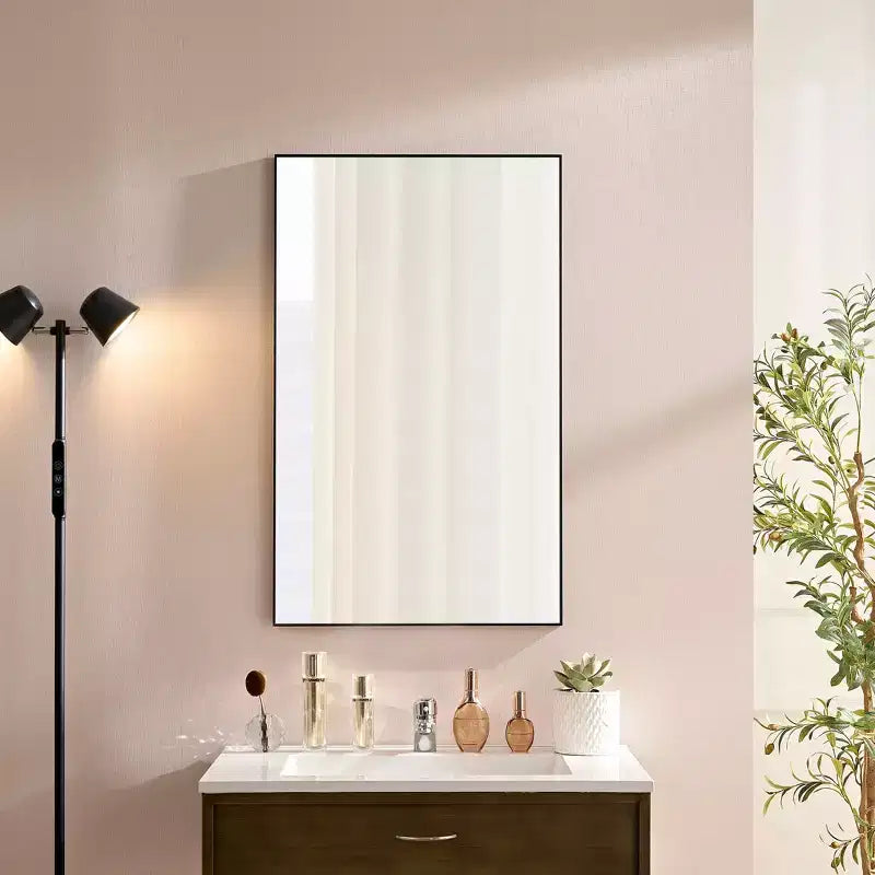 Okak 60X22IN Miroir mural rectangulaire minimaliste avec cadre en aluminium, miroir de salle de bain avec 2 options d'accrochage, miroir de courtoisie pour salle de bain, noir