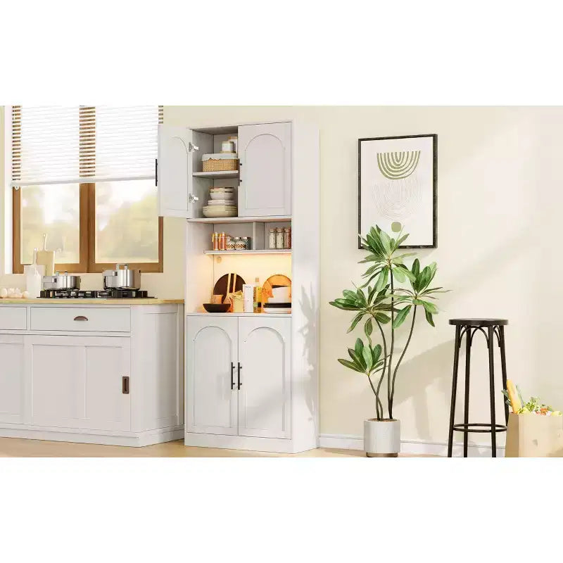 Étagère haute voûtée de 182,6 cm, Armoire de rangement en bois de style ferme à 7 niveaux avec lumière RVB, portes de grange et 2 étagères ouvertes, pour salon, salle à manger, salle de bain