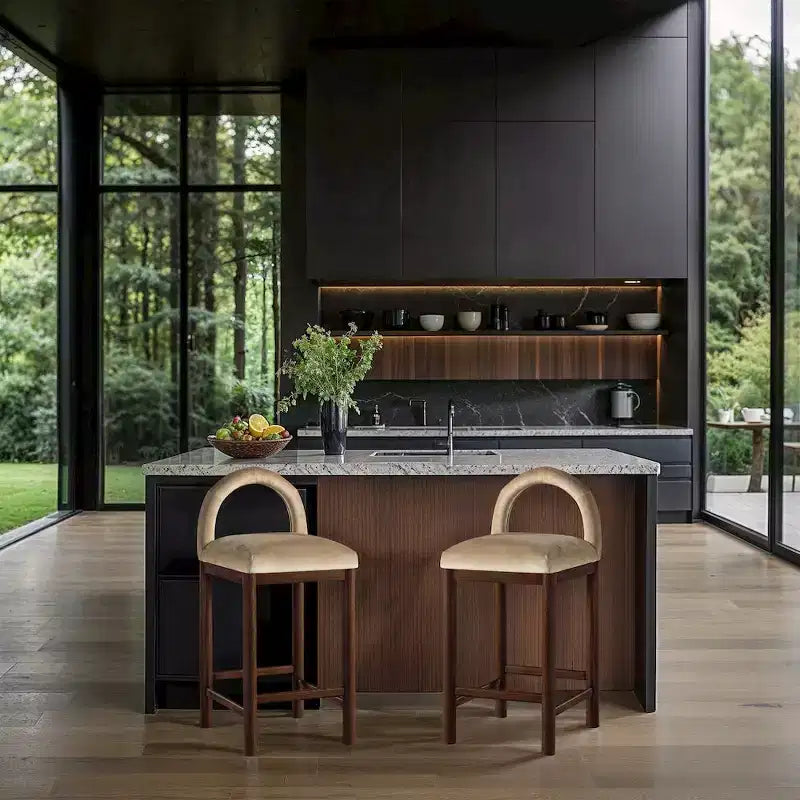 Meridian Furniture, Tabouret de comptoir en velours Conrad