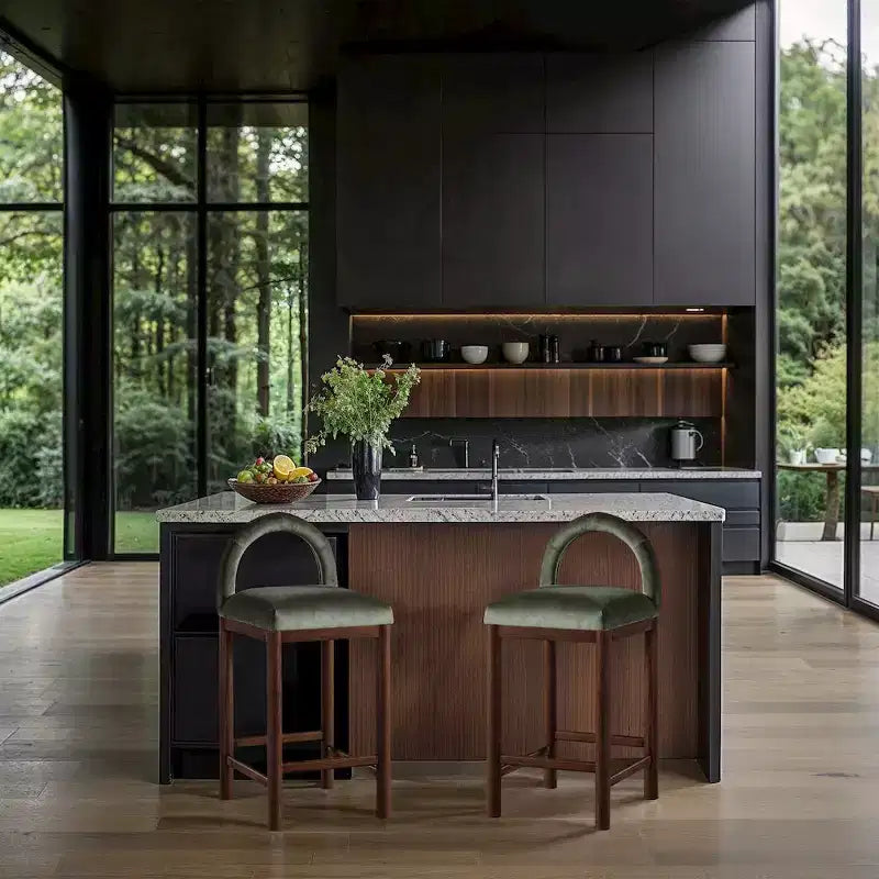 Meridian Furniture, Tabouret de comptoir en velours Conrad