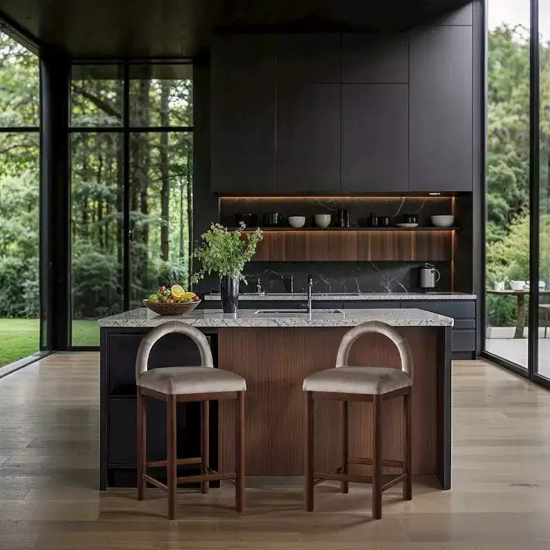 Meridian Furniture, Tabouret de comptoir en velours Conrad