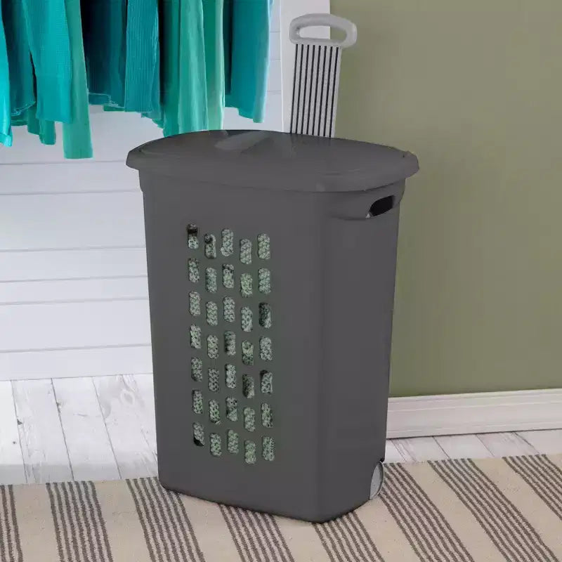 Panier à linge Sterilite Ultra sur roulettes, avec couvercle et poignée, gris plat, lot de 3