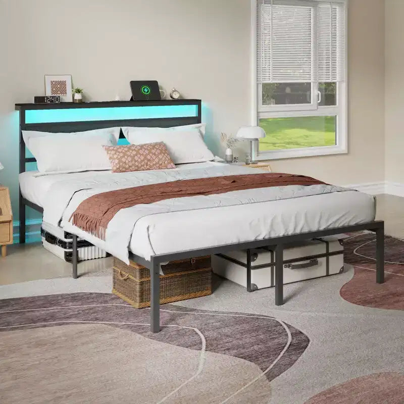 Cadre de lit plateforme Queen Size en métal noir avec tête de lit de rangement, éclairage LED intégré, station de recharge USB, rangement sous le lit, sommier tapissier non requis
