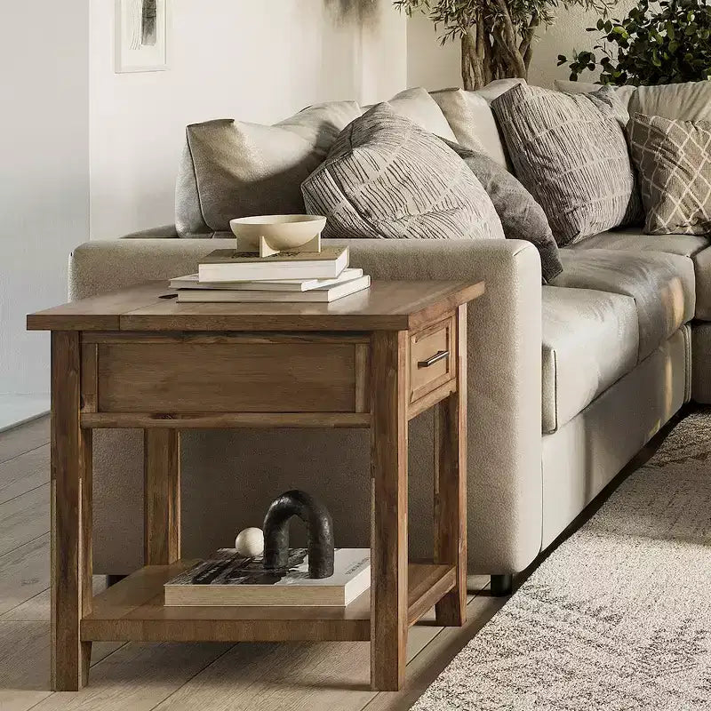 Table d'appoint de chevet Jofran Claremont de style rustique transitoire en bois avec port USB de chargement et rangement