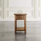 Table d'appoint de chevet Jofran Claremont de style rustique transitoire en bois avec port USB de chargement et rangement