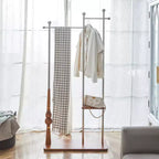 Porte-manteau Okak avec étagères en bois et cadre en acier inoxydable, porte-manteau industriel au design élégant, pour salon, chambre, argent