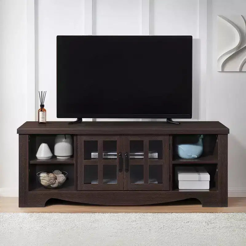Meuble TV en bois AndMakers de 132,08 cm avec 1 armoire de rangement vitrée pour téléviseurs jusqu'à 152,4 cm.