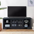 Meuble TV en bois AndMakers de 132,08 cm avec 1 armoire de rangement vitrée pour téléviseurs jusqu'à 152,4 cm.