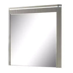 Miroir de commode Royal Hampton, bois gris clair 38 pouces, design cannelé, accents argentés