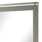 Miroir de commode Royal Hampton, bois gris clair 38 pouces, design cannelé, accents argentés