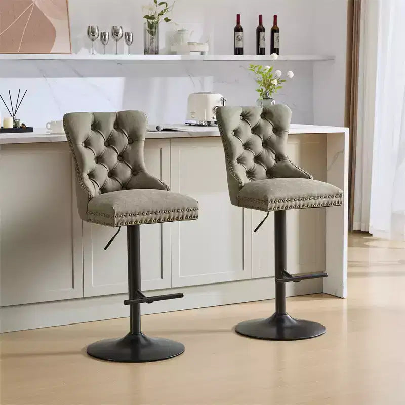 Lot de 2 tabourets de bar, tabourets de comptoir pivotants modernes rembourrés avec dossier capitonné, garniture cloutée et hauteur réglable de 66 à 84 cm pour la cuisine