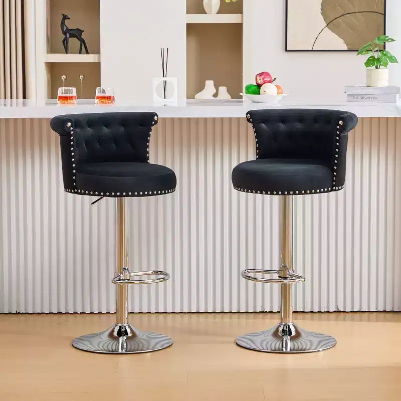 Lot de 2 tabourets de bar en velours Okak, tabourets de bar pivotants réglables avec pied en métal plaqué argent, clous chromés, chaises de hauteur comptoir pour cuisine
