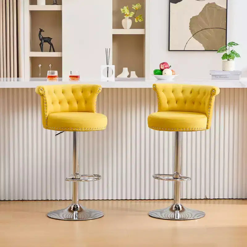 Lot de 2 tabourets de bar en velours Okak, tabourets de bar pivotants réglables avec pied en métal plaqué argent, clous chromés, chaises de hauteur comptoir pour cuisine