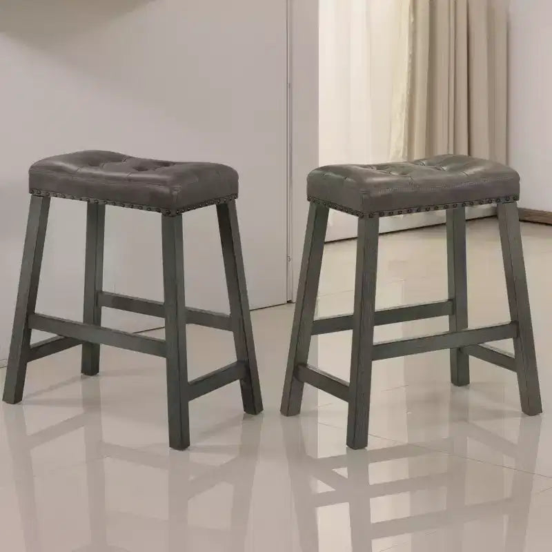 Lot de 2 tabourets de comptoir Okak 25 pouces, tabourets de bar rustiques sans dossier avec assise en cuir et finition vieillie, sièges de ferme peu encombrants