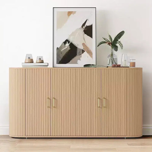 Buffet de 63 pouces, design moderne avec façades cannelées, étagères réglables et pieds en bois durable, console à café finition chêne pour salon et cuisine