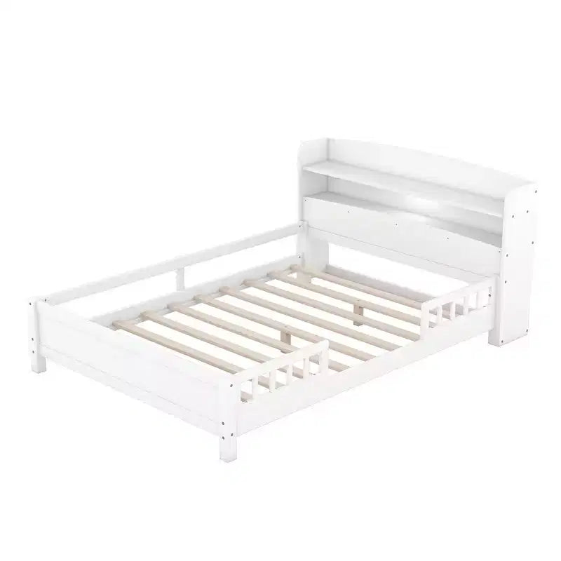 Lit plateforme grand format avec lumière LED intégrée et étagères de rangement dans la tête de lit, cadre de lit plateforme avec barrière de sécurité, aucun sommier tapissier requis