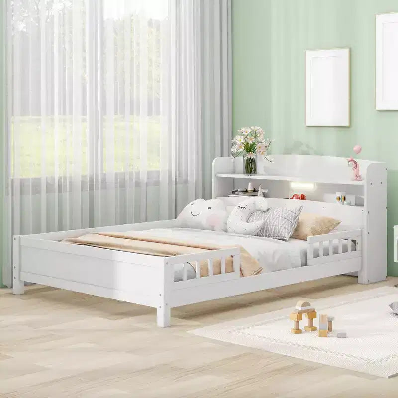 Lit plateforme grand format avec lumière LED intégrée et étagères de rangement dans la tête de lit, cadre de lit plateforme avec barrière de sécurité, aucun sommier tapissier requis