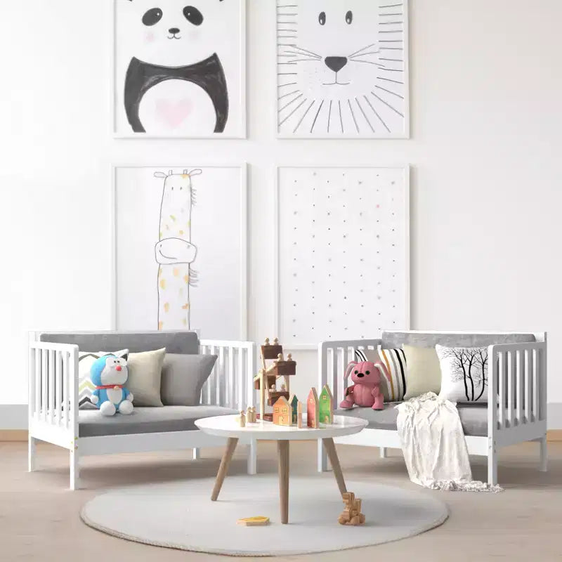 Lit convertible 2 en 1 Costway, meuble pour enfant, berceau pour tout-petit avec 2 barrières de sécurité latérales, blanc/marron