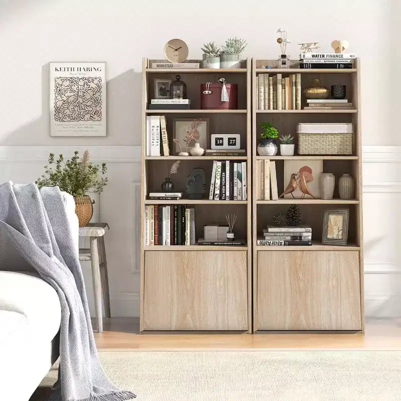 Étagère à 6 niveaux Costway avec 2 étagères réglables, porte relevable et 5 étagères ouvertes pour chambre à coucher