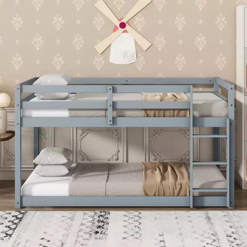 Bellemave Lit Superposé Jumeau sur Jumeau à Hauteur Réduite pour Enfants, Cadre en Bois Massif avec Grande Échelle, Lattes Robustes, Conception Gain de Place, Plusieurs Couleurs