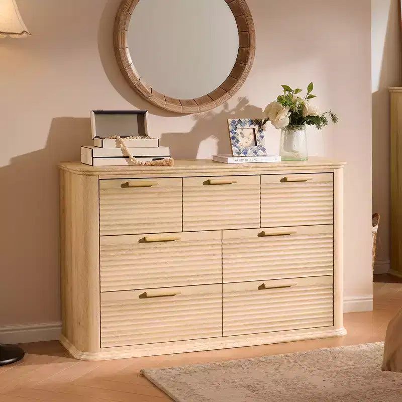 Commode Zeus & Ruta Fluted 52 moderne en bois avec 7 tiroirs, design incurvé pour rangement dans le salon et le couloir