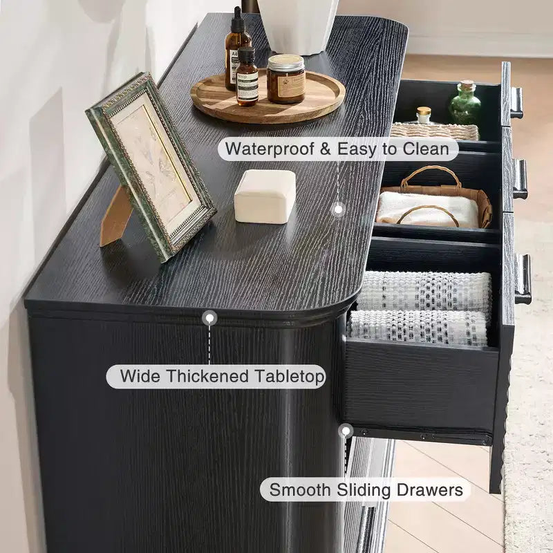 Commode Zeus & Ruta Fluted 52 moderne en bois avec 7 tiroirs, design incurvé pour rangement dans le salon et le couloir