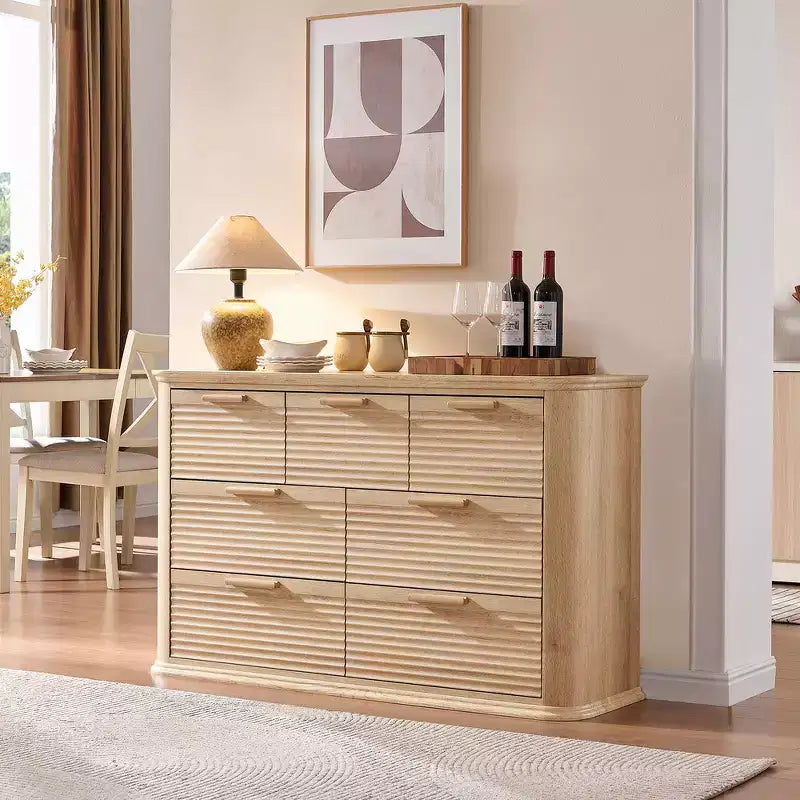 Commode Zeus & Ruta Fluted 52 moderne en bois avec 7 tiroirs, design incurvé pour rangement dans le salon et le couloir