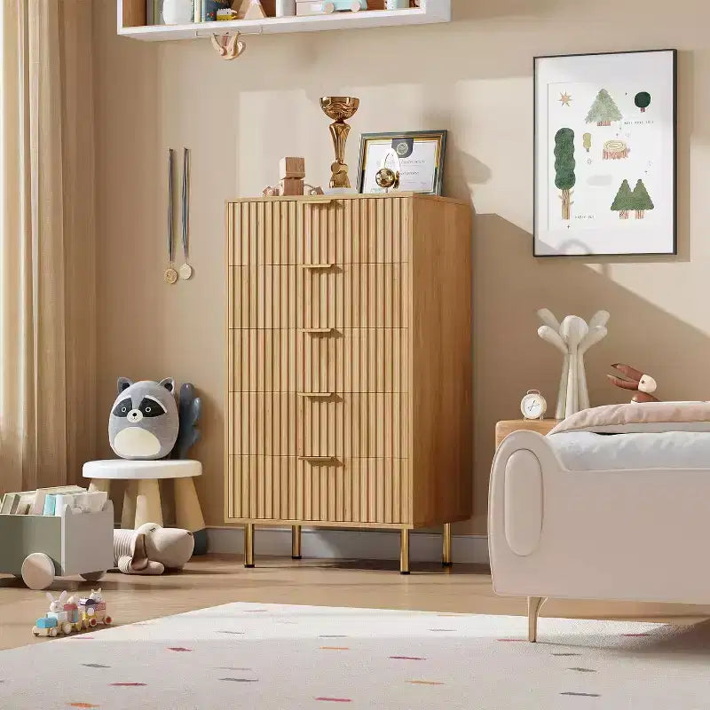 Commode à 5 tiroirs cannelés de 122 cm de haut en bois naturel – Commode moderne à tiroirs profonds avec plateau large pour chambre à coucher, salon, couloir et chambre d'enfant.