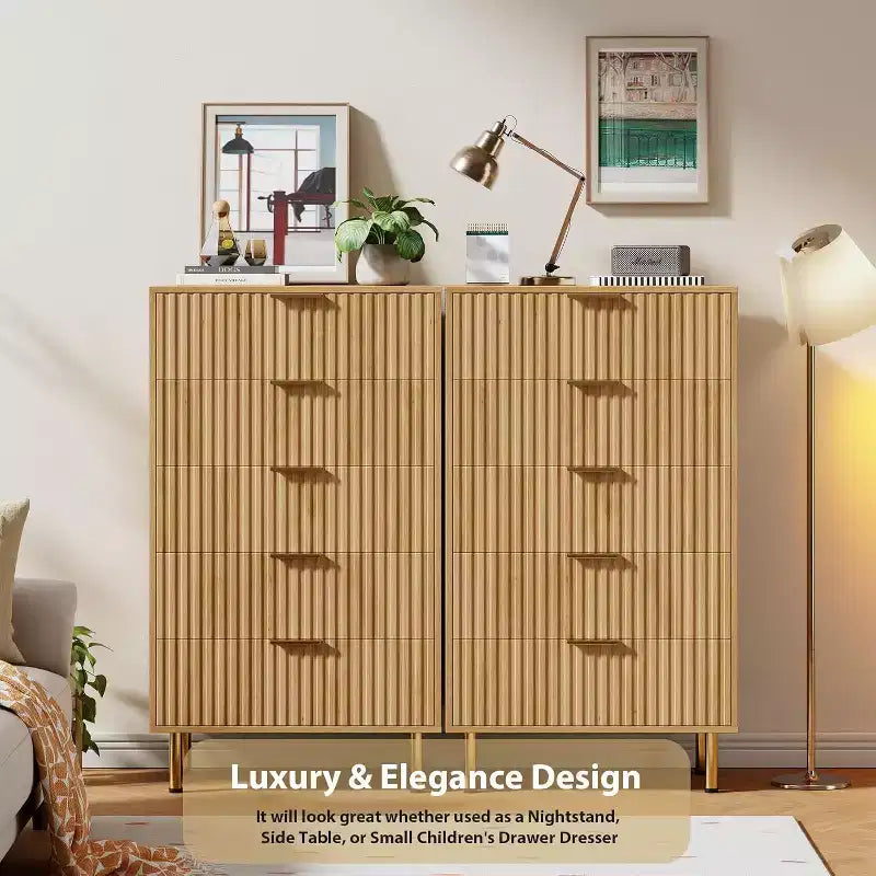 Commode à 5 tiroirs cannelés de 122 cm de haut en bois naturel – Commode moderne à tiroirs profonds avec plateau large pour chambre à coucher, salon, couloir et chambre d'enfant.