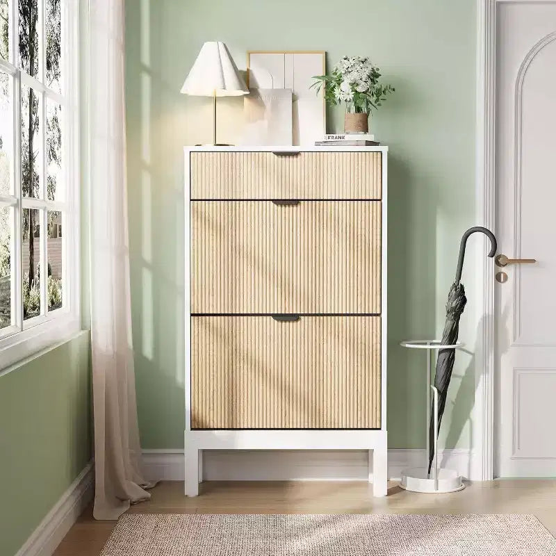 Meuble à chaussures de rangement pour entrée, organisateur de chaussures autoportant avec 2 portes battantes cannelées et 1 tiroir