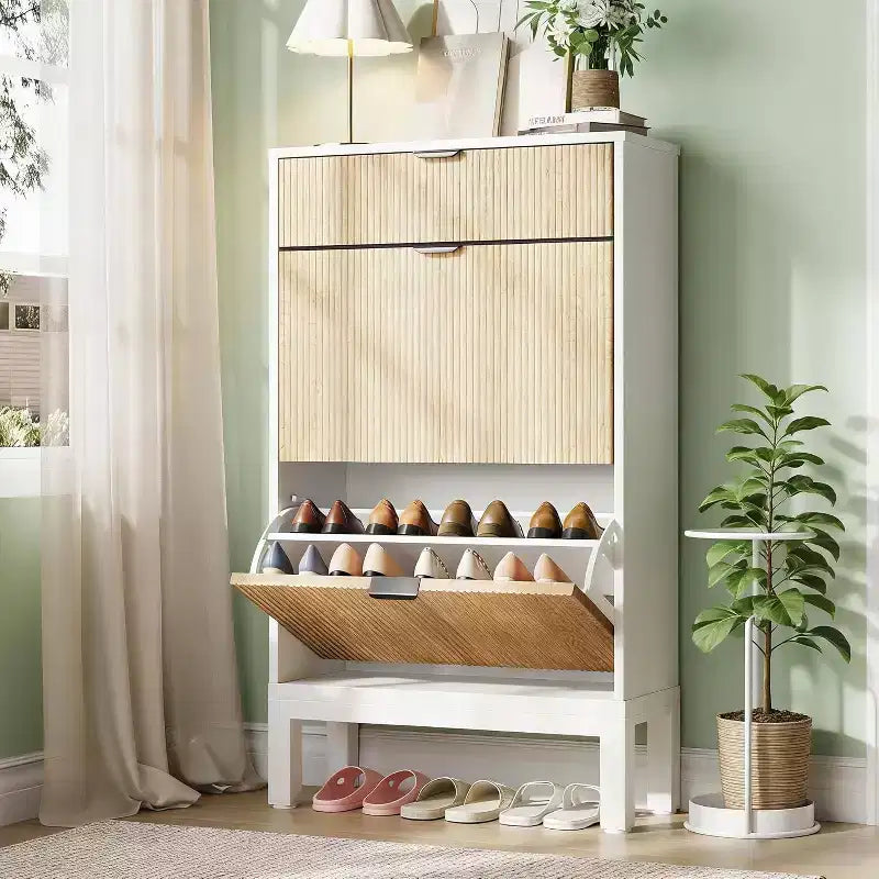 Meuble à chaussures de rangement pour entrée, organisateur de chaussures autoportant avec 2 portes battantes cannelées et 1 tiroir