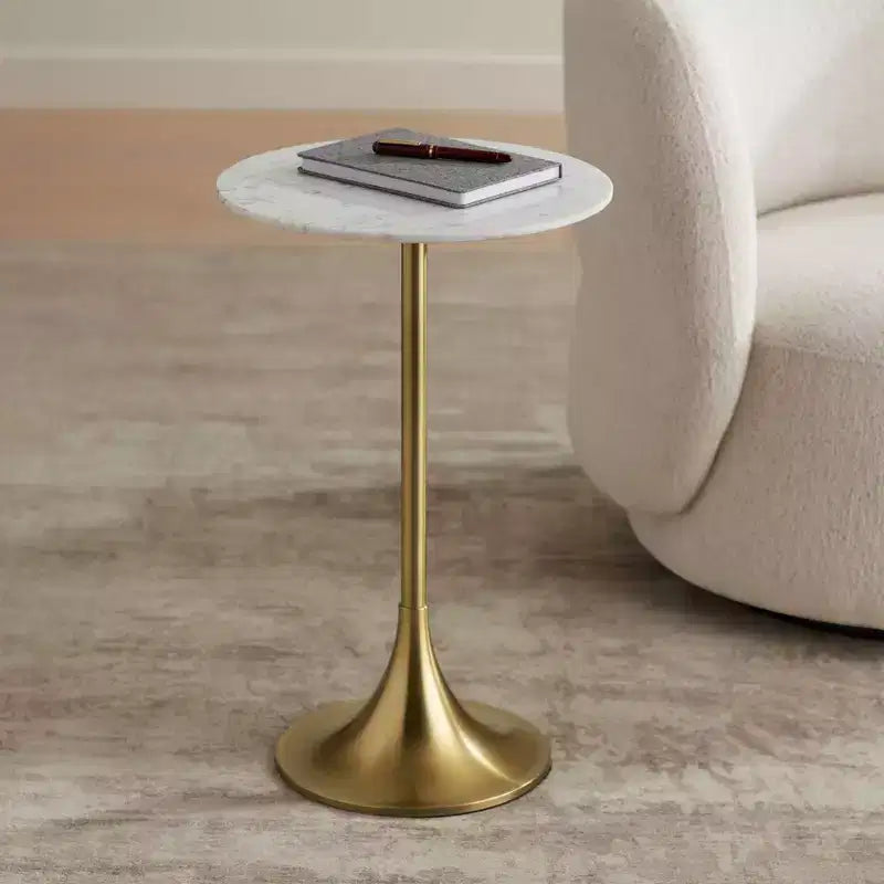 Studio 55D Studio 55 Petite table d'appoint 24 avec plateau en marbre blanc et base finition dorée