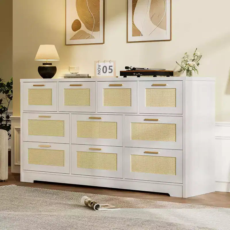 Commode en rotin pour chambre à coucher avec 10 tiroirs, grande commode en bois avec poignées en métal doré, commode large de style bohème pour chambre à coucher ou salon.